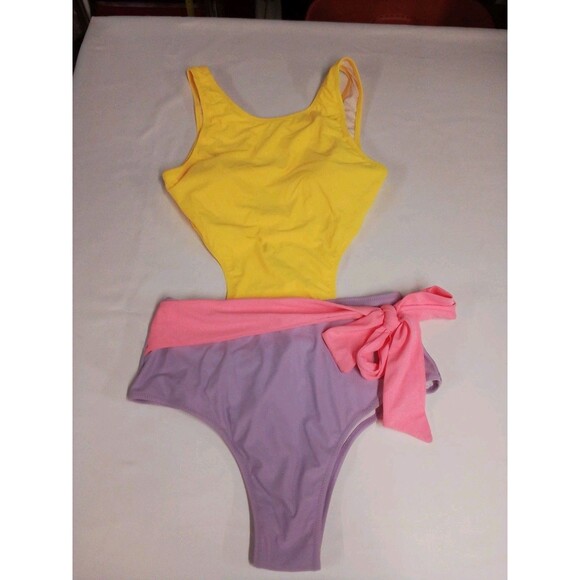 Women's Live Life On The Beach One Piece Peekaboo Bathing Suit New W tags Small - Picture 4 of 11